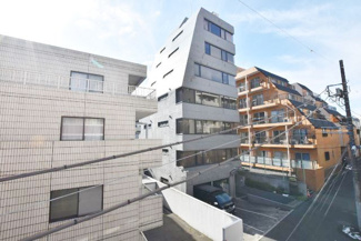 【展望】 | 眼前に広がる空の雄大さと、このお部屋の自慢の一つである「眺望」をご覧ください。毎日、この景色を独り占めできる新生活に夢が広がります。～即日のご見学可能～　お問合せはお気軽にどうぞ。