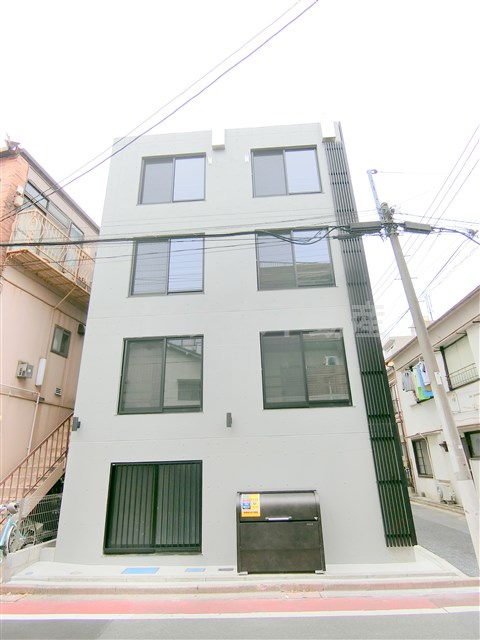 アヴァンタージュ蒲田の外観|コンクリート　2020年12月築　RC鉄筋コンクリート造地上4階建てWi-Fiインターネット無料オートロック宅配BOX付　東京都大田区新蒲田2丁目　JR京浜東北線蒲田駅