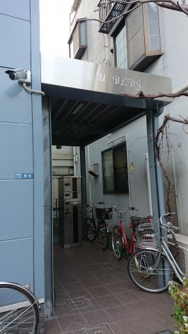 LUビルのエントランス