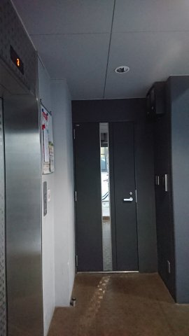 LUビルのエントランス