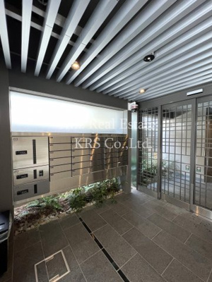 【その他共用部分】 | ネクストステージ本町 | メールBOXと宅配BOXがエントランス右手にあります♪