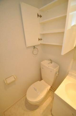 【トイレ】 | オリーブガーデン | 別号室の写真になります。現況優先。