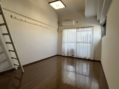 【居間・リビング】 | デューク高宮 | 別号室の写真になります。現況優先。