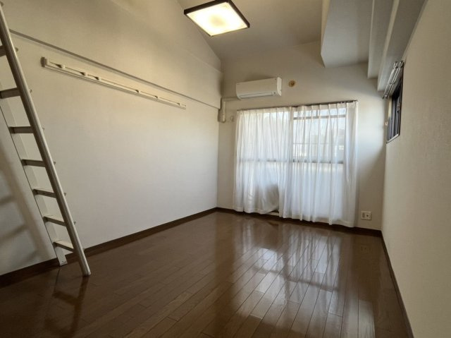 【居間・リビング】 | デューク高宮 | 別号室の写真になります。現況優先。