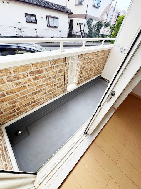 フリーデ・ポライトリーのバルコニー