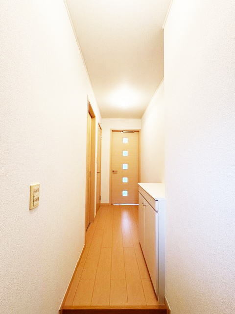 フリーデ・ポライトリーのその他