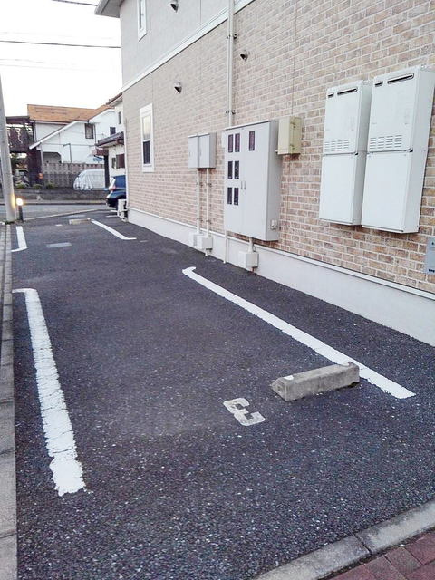 フリーデ・ポライトリーの駐車場