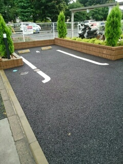 ユーグランスの駐車場