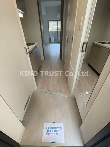 エスリード大阪梅田リュクスの玄関|収納もある玄関です