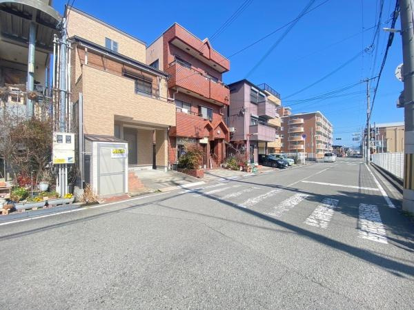 和歌山市黒田　中古戸建の前面道路含む現地写真|「和歌山駅」まで徒歩約8分！通勤通学便利です！