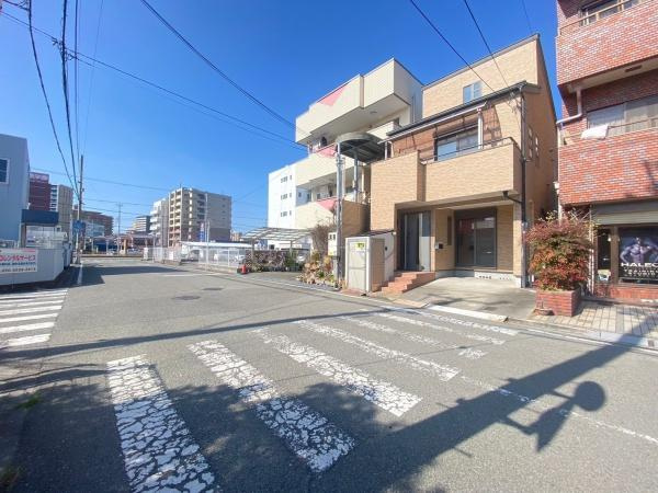 和歌山市黒田　中古戸建の前面道路含む現地写真|セブンイレブン和歌山黒田店まで約137ｍ（徒歩約2分）