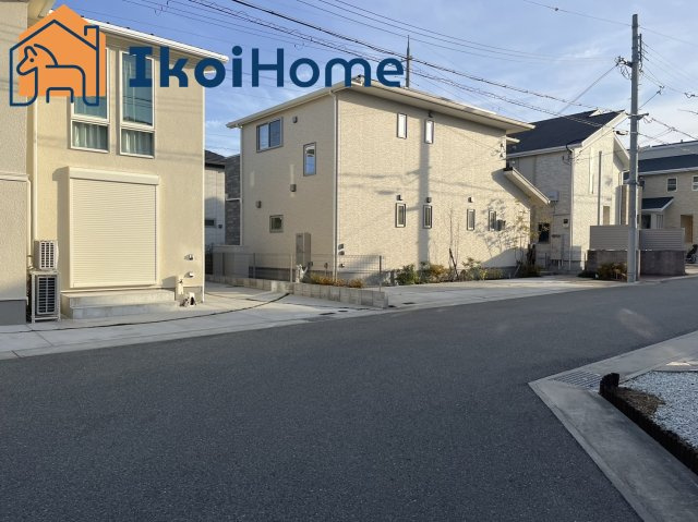 神戸市西区井吹台6丁目　中古建ての駐車場|LDK15帖でございます。人気のカウンターキッチンから室内が見渡せますのでご家族様の様子が伺えます。