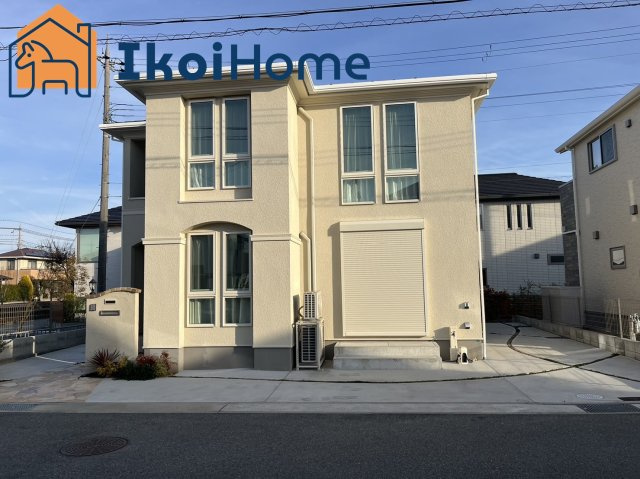 神戸市西区井吹台6丁目　中古建てのエントランス|三井ホーム施工の築浅物件です。駐車スペース３台、敷地面積約52坪もあり解放感ございます。