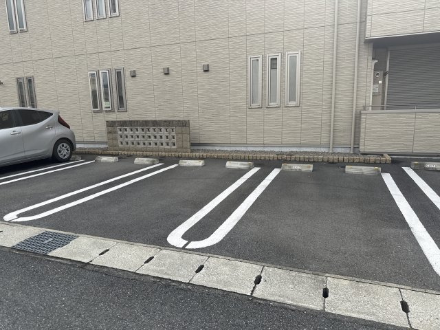 Grand Maison延末東の駐車場