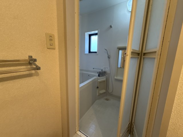 フォーレス井上Aの浴室