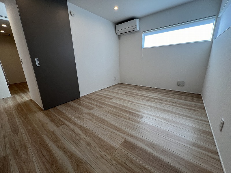 朝倉甲　中古戸建　（未入居物件）の洋室|6.5帖の広々としたエアコン付き洋室です