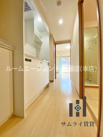 ワイズタワー新栄の玄関