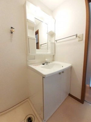 【洗面所】 | オーブリーヒキノＢ | 明るい洗面所です