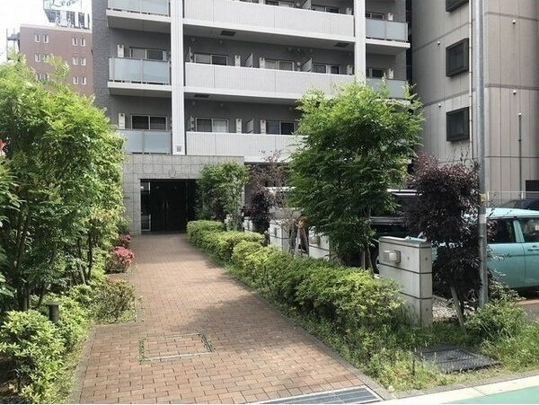 イーストヴィラ梅田のエントランス