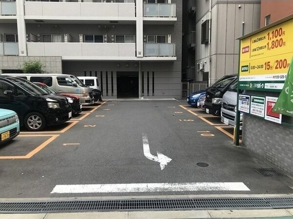 イーストヴィラ梅田の駐車場