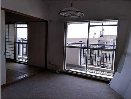 ビューハイツ鈴が峰6号棟の居間・リビング