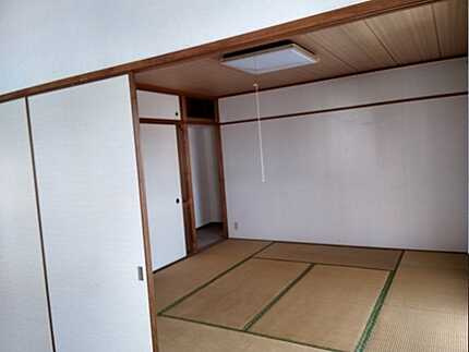 ビューハイツ鈴が峰6号棟の和室