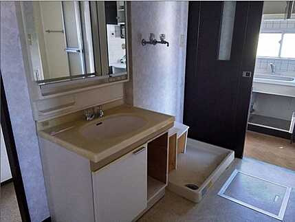 ビューハイツ鈴が峰6号棟の独立洗面台