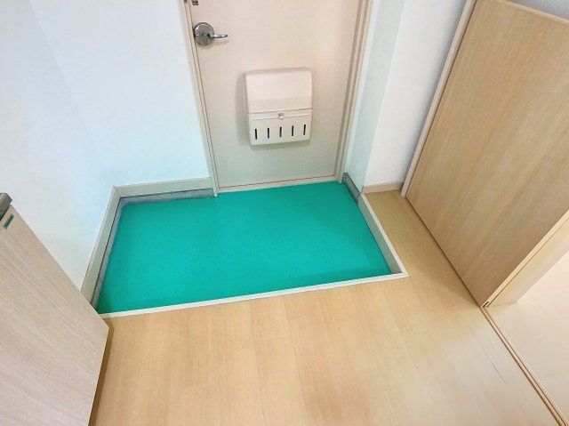西口朝日マンションの玄関