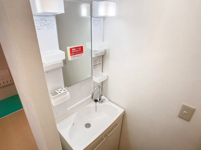 西口朝日マンションの独立洗面台