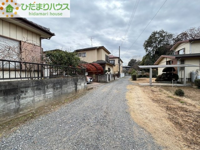 蓮田市江ヶ崎　中古一戸建ての前面道路含む現地写真