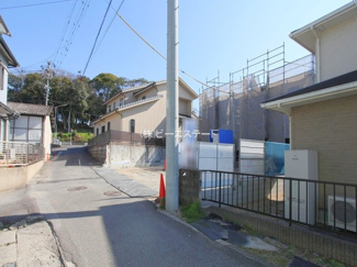 【前面道路含む現地写真】