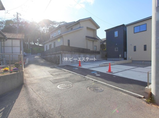 【前面道路含む現地写真】