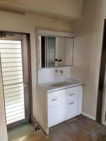 【独立洗面台】 | ※CGで家具小物等を消したイメージです。