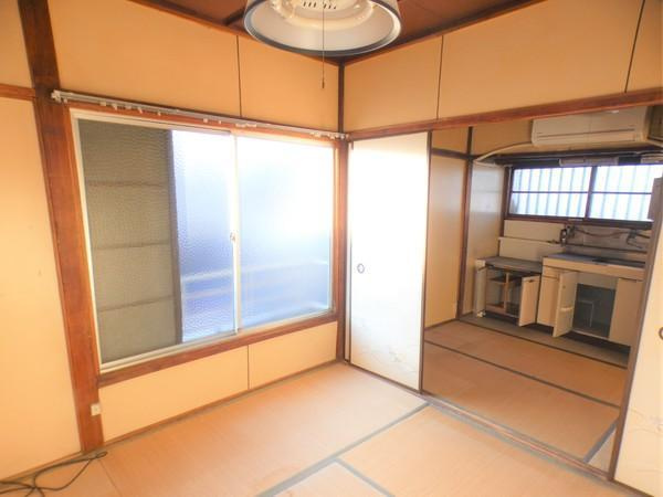 尾本荘の居間・リビング