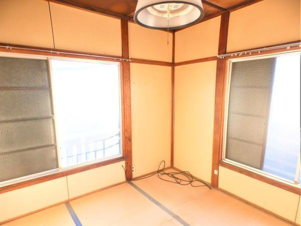 尾本荘の居間・リビング