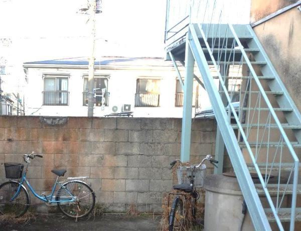 尾本荘のエントランス