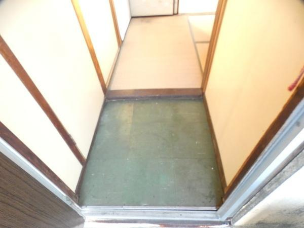 尾本荘の玄関