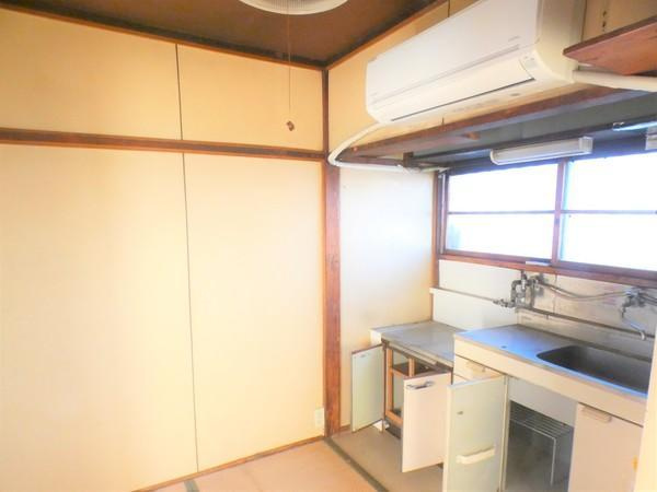 尾本荘の居間・リビング