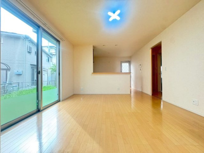 【居間・リビング】 | 池田市緑丘2丁目貸家