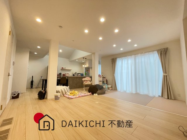 【居間・リビング】 | 本庄市栄2丁目　中古戸建