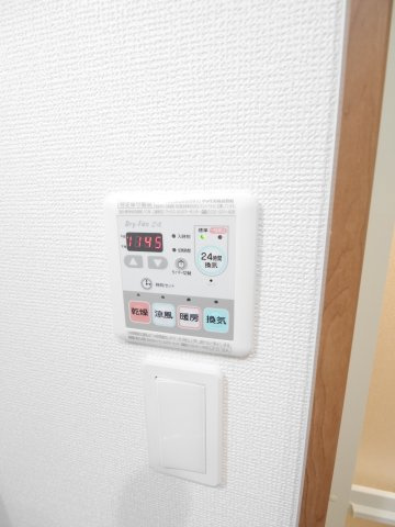 ウエスト桂川駅前の設備|浴室換気乾燥機リモコン