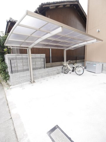 ウエスト桂川駅前のその他|駐輪場