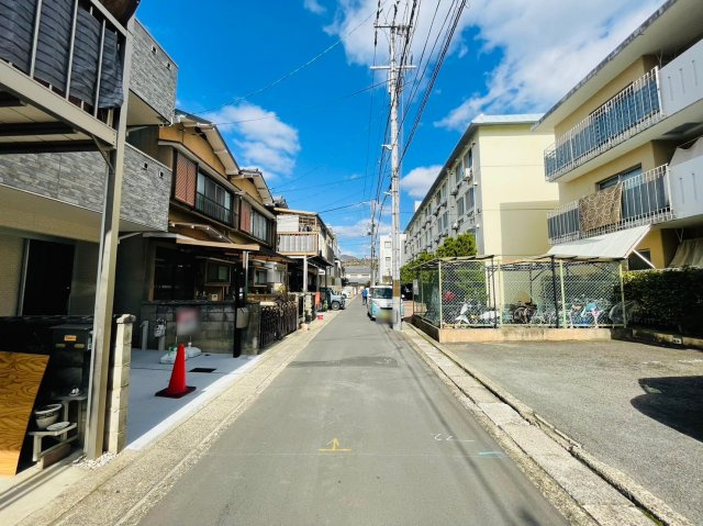太秦中筋町の前面道路含む現地写真