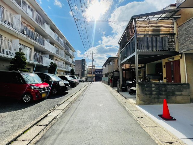 太秦中筋町の前面道路含む現地写真