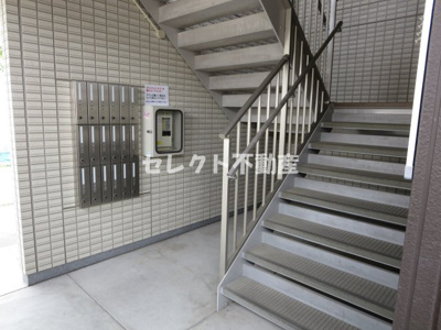 【エントランス】 | ルルディ | 【ルルディ】エントランス
