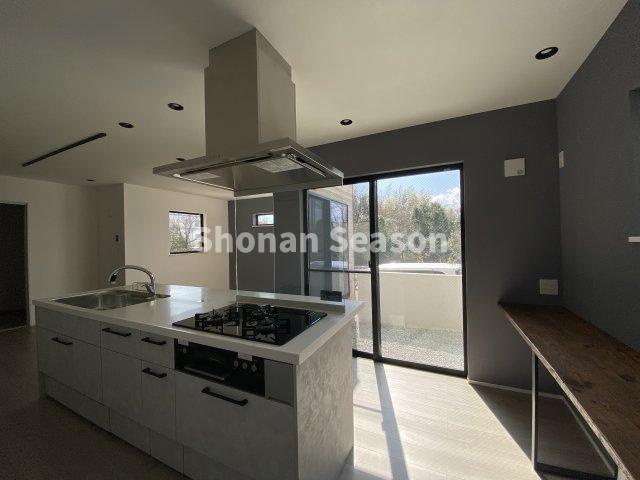 【居間・リビング】 | お子様との親子学習やリモートワークにもピッタリな造作カウンター◎
家族を身近に集中力がUPしますよ♪