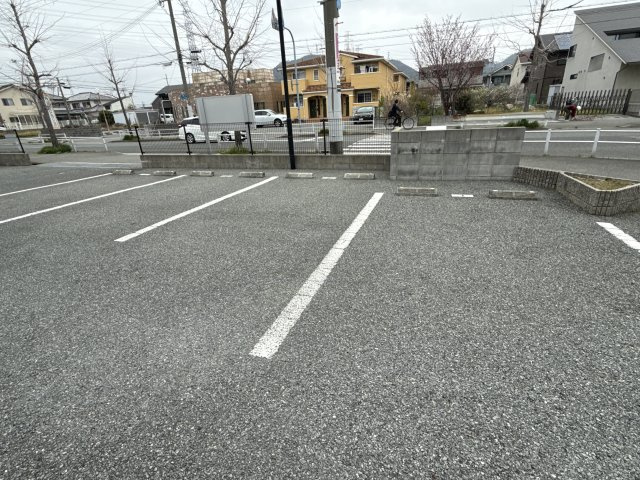グランドソレーユの駐車場