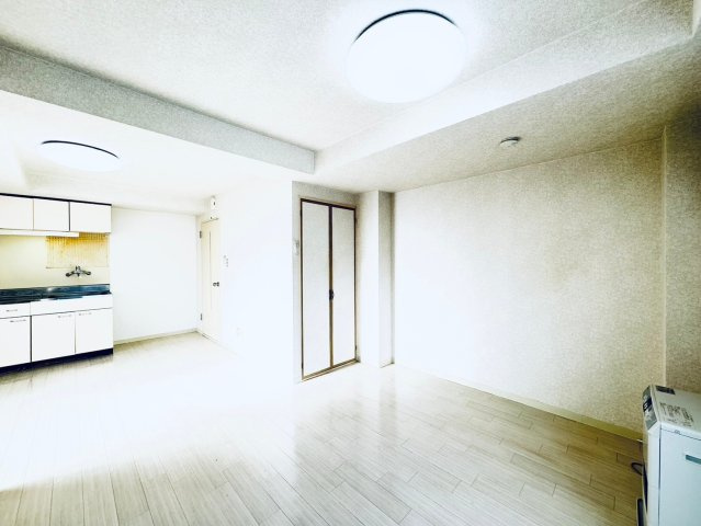 【寝室】 | リーブルひばりA | 広くて明るい寝室
