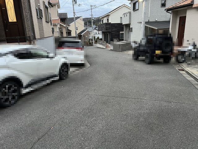 海南市大野中・中古戸建・114548の前面道路含む現地写真