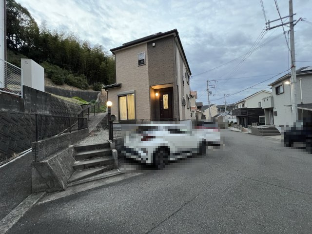 海南市大野中・中古戸建・114548の前面道路含む現地写真